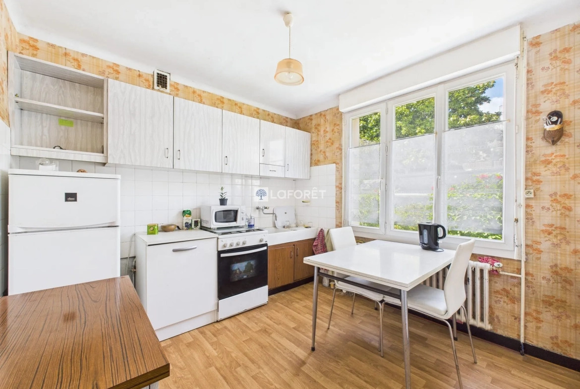Maison à rénover à Quimper avec garage et jardin, 3 chambres, Terrain de 485 m² 