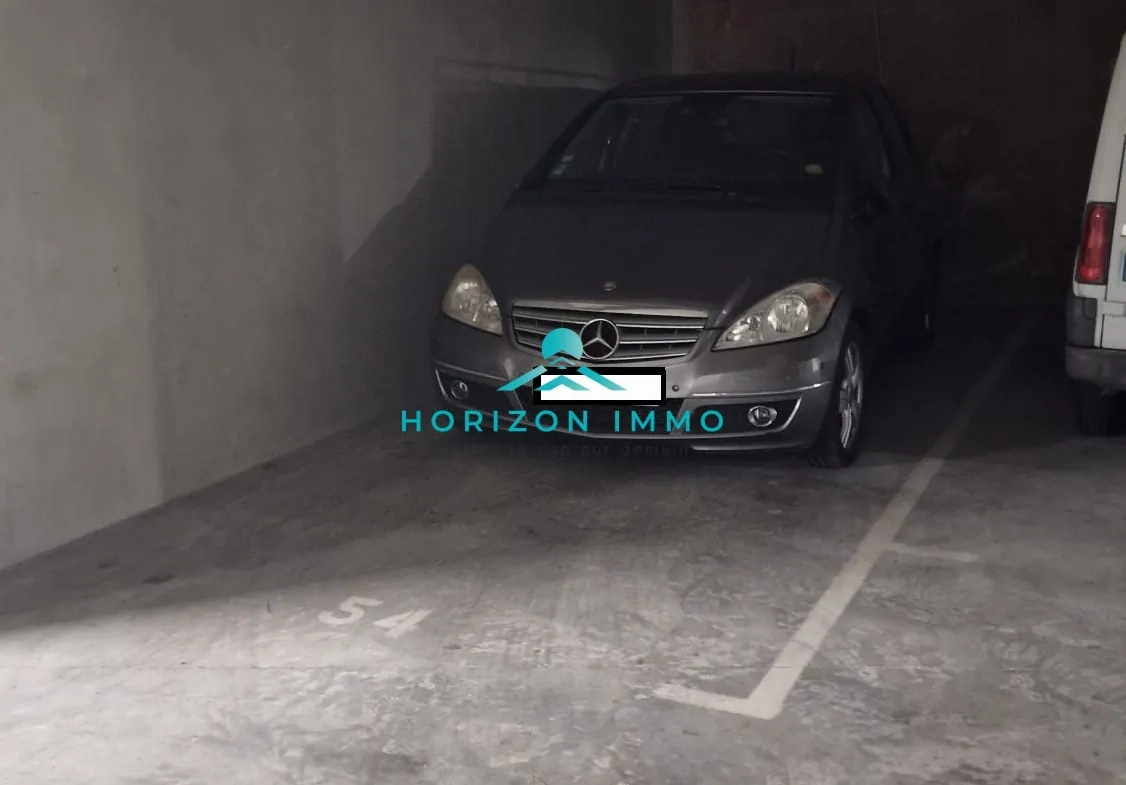 Parking en sous-sol sécurisé à Saint-Laurent-du-Var - Centre-ville 