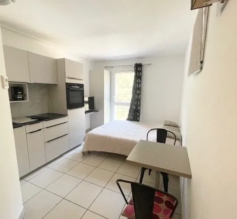 STUDIO AIX 1 Studio meublé à vendre à Aix-en-Provence, proche centre et commerces