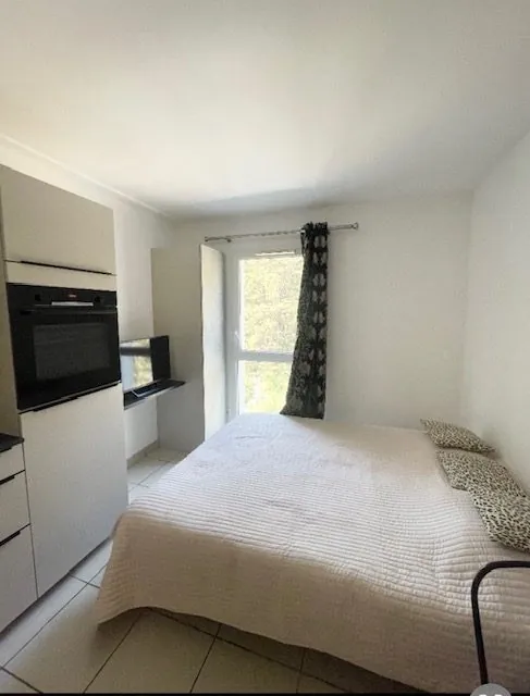 STUDIO AIX 3 Studio meublé à vendre à Aix-en-Provence, proche centre et commerces 