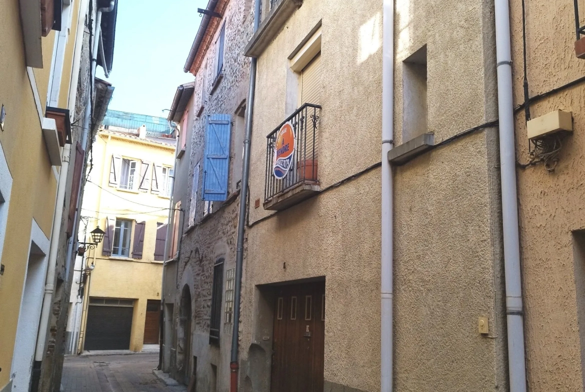 Maison de village à Rivesaltes avec garage et terrasse à rénover 
