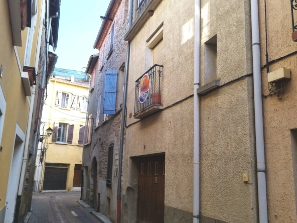 Maison de village à Rivesaltes avec garage et terrasse à rénover