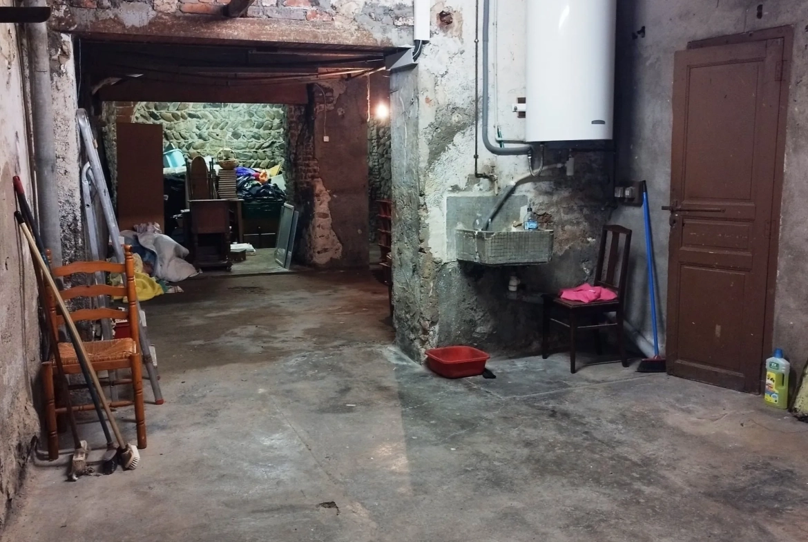 Maison de village à Rivesaltes avec garage et terrasse à rénover 