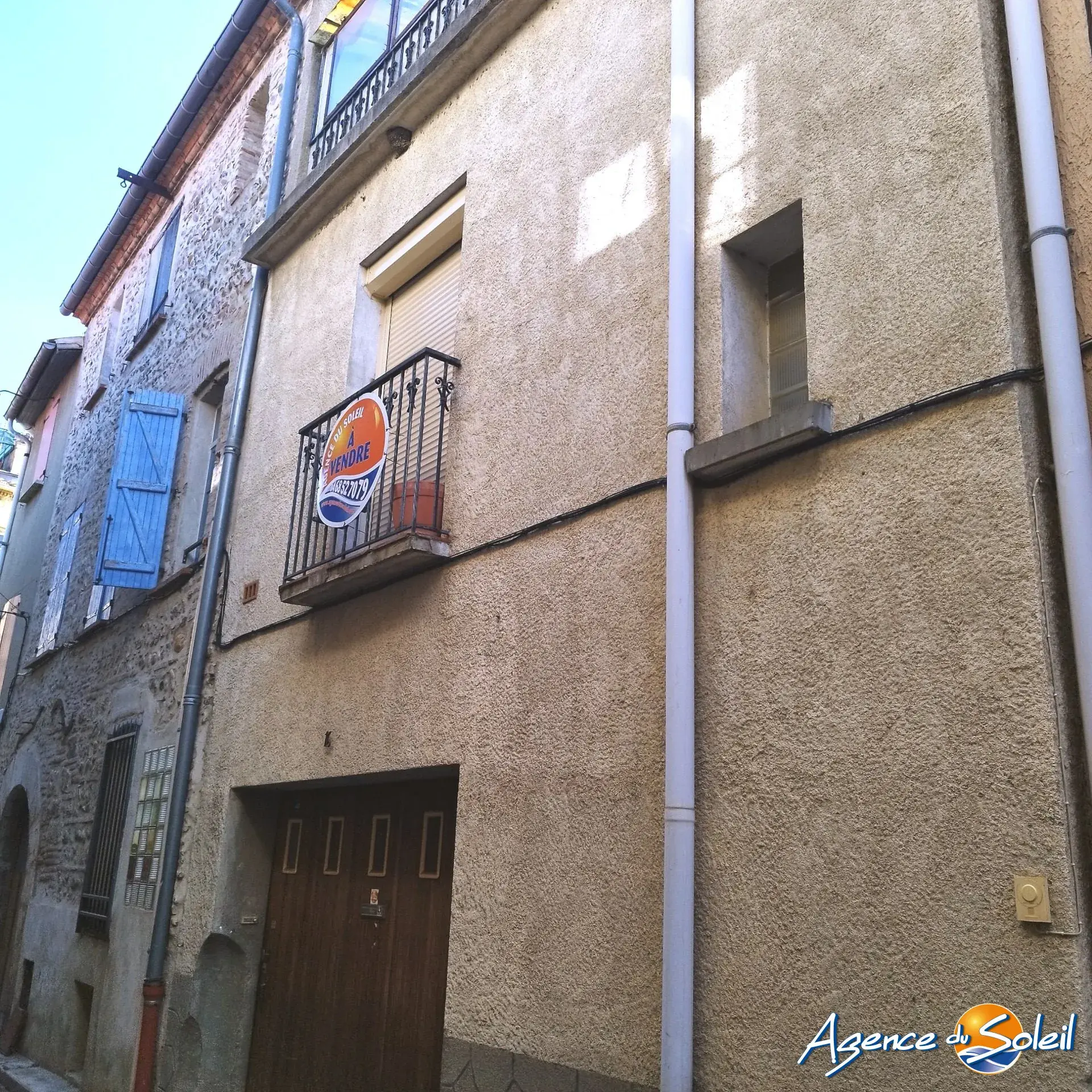 Maison de village à Rivesaltes avec garage et terrasse à rénover 