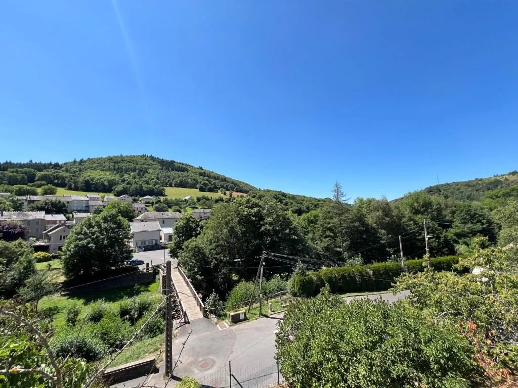 Maison avec jardin, terrasse et vue panoramique près du Mont Lozère 