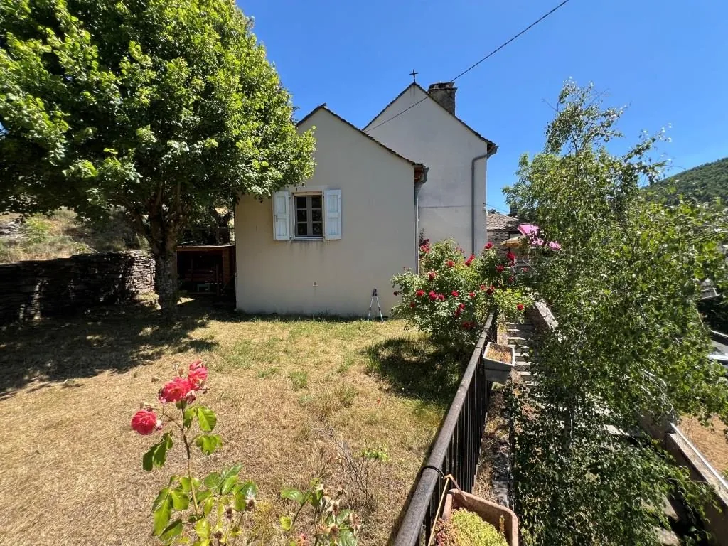 Maison avec jardin, terrasse et vue panoramique près du Mont Lozère 