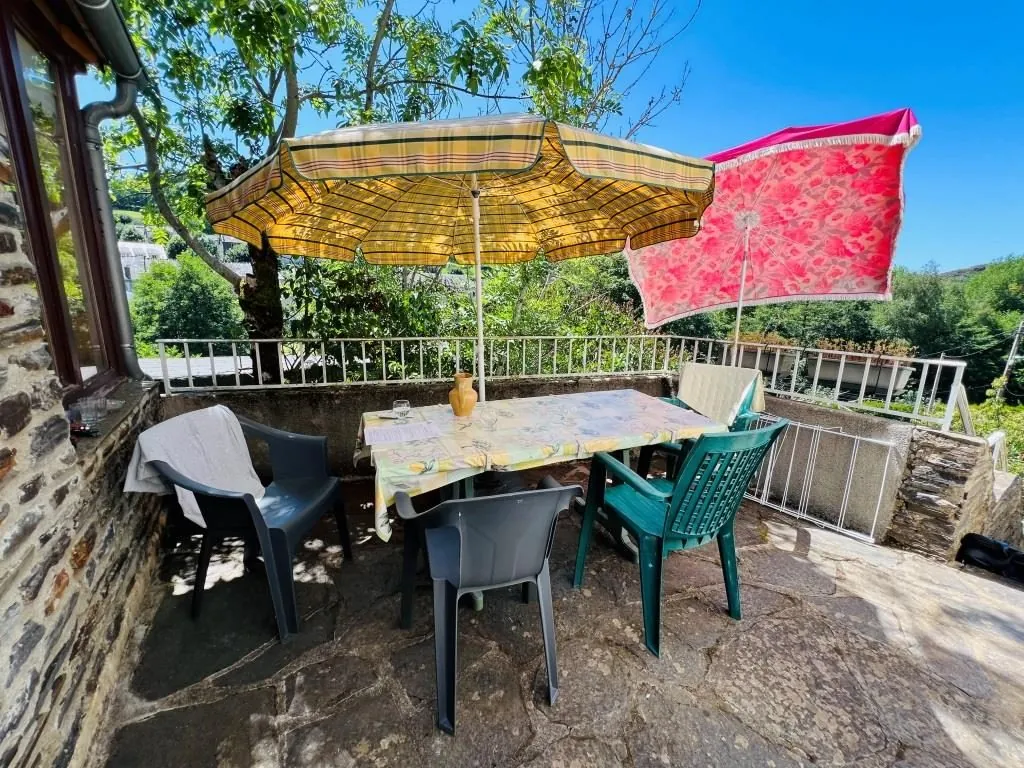 Maison avec jardin, terrasse et vue panoramique près du Mont Lozère 