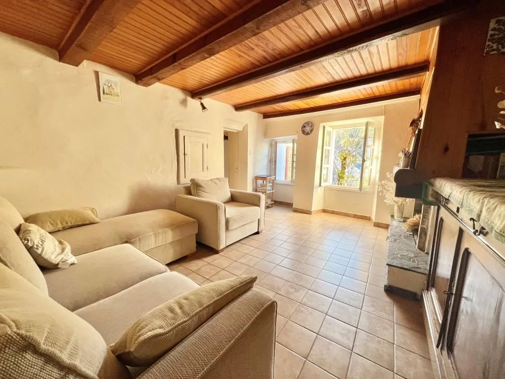 Maison avec jardin, terrasse et vue panoramique près du Mont Lozère 