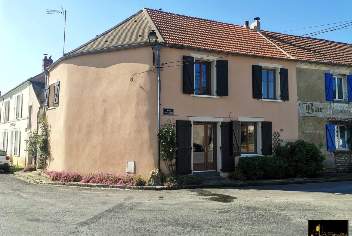 Maison à vendre à Dourdan avec jardin, 3 chambres, proche Paris 