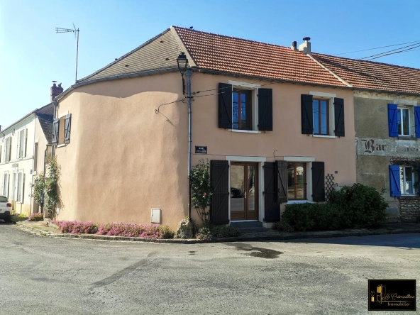 Maison à vendre à Dourdan avec jardin, 3 chambres, proche Paris