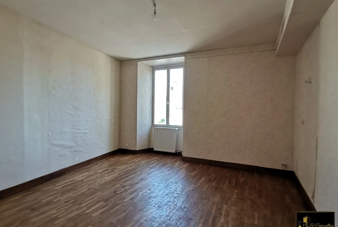 Maison à vendre à Dourdan avec jardin, 3 chambres, proche Paris 