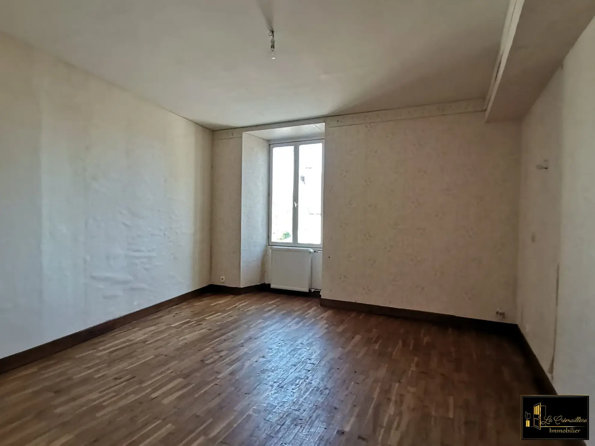 Maison à vendre à Dourdan avec jardin, 3 chambres, proche Paris 