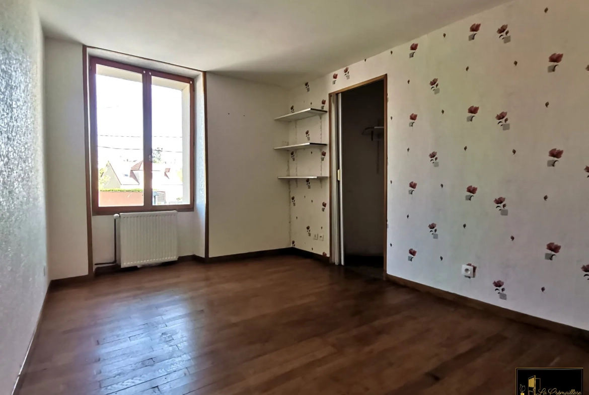 Maison à vendre à Dourdan avec jardin, 3 chambres, proche Paris 
