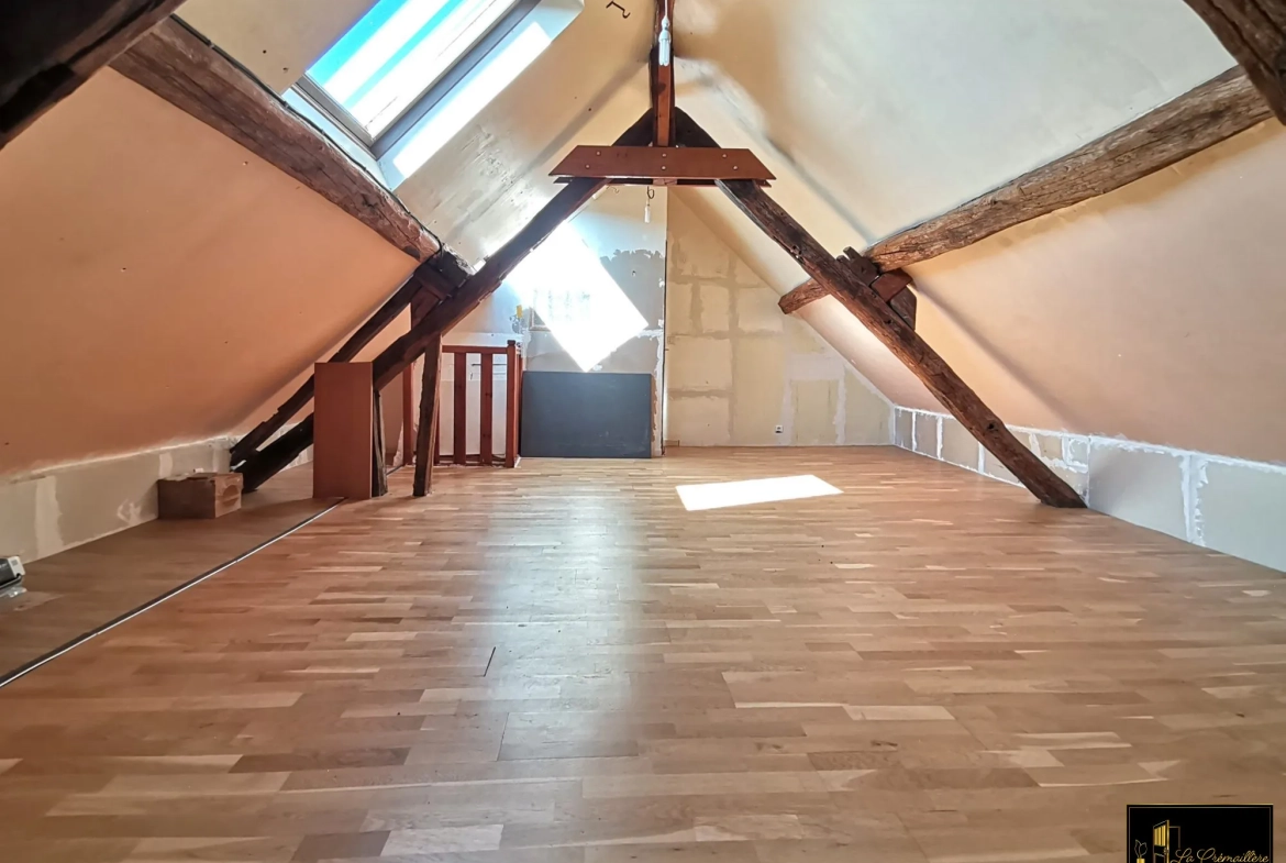 Maison à vendre à Dourdan avec jardin, 3 chambres, proche Paris 