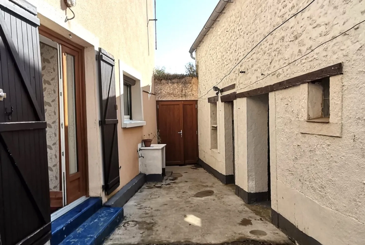 Maison à vendre à Dourdan avec jardin, 3 chambres, proche Paris 