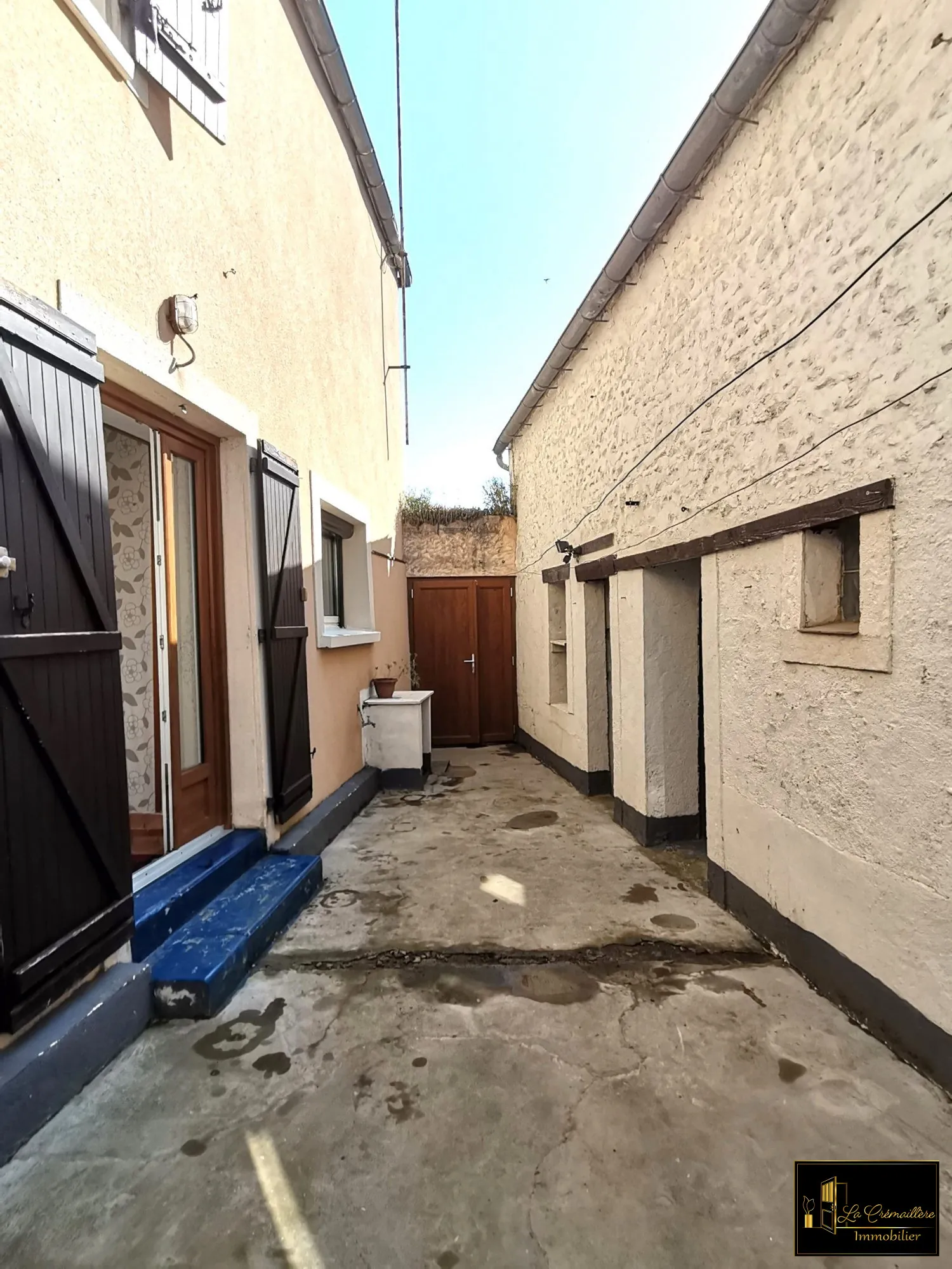 Maison à vendre à Dourdan avec jardin, 3 chambres, proche Paris 