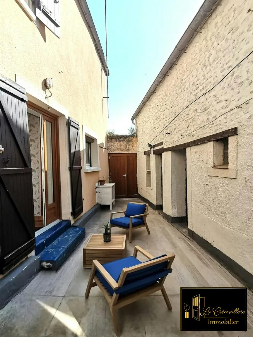 Maison à vendre à Dourdan avec jardin, 3 chambres, proche Paris 