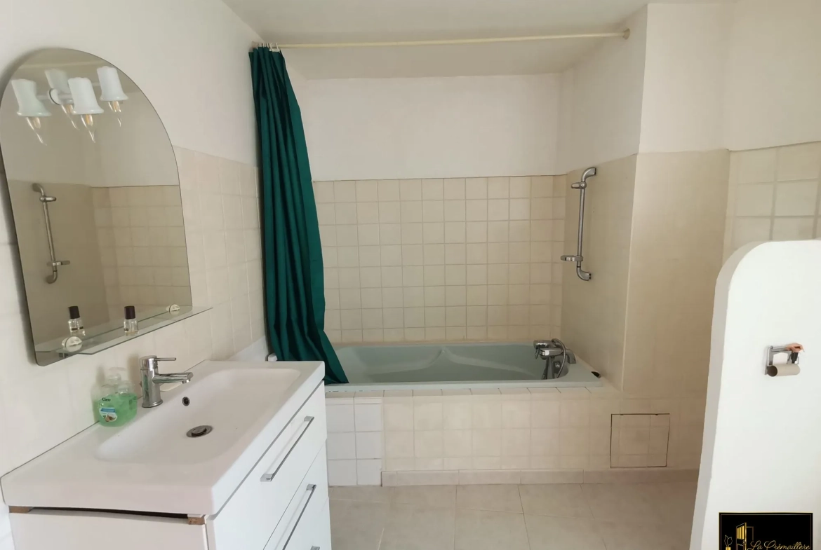 Maison à vendre à Dourdan avec jardin, 3 chambres, proche Paris 