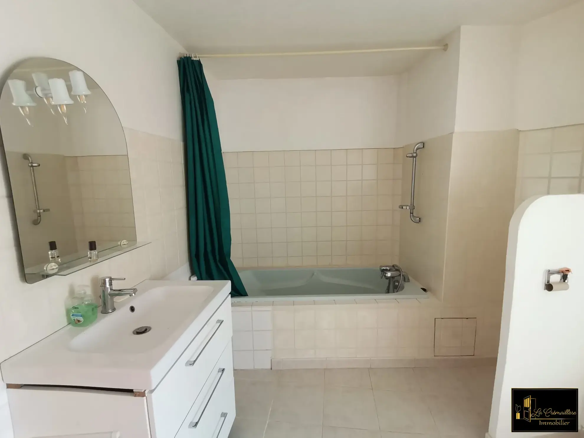 Maison à vendre à Dourdan avec jardin, 3 chambres, proche Paris 
