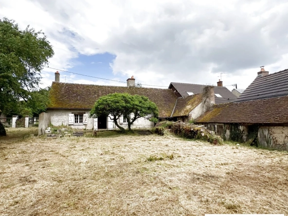 Ferme ancienne à rénover sur terrain de 4022 m² aux Bordes