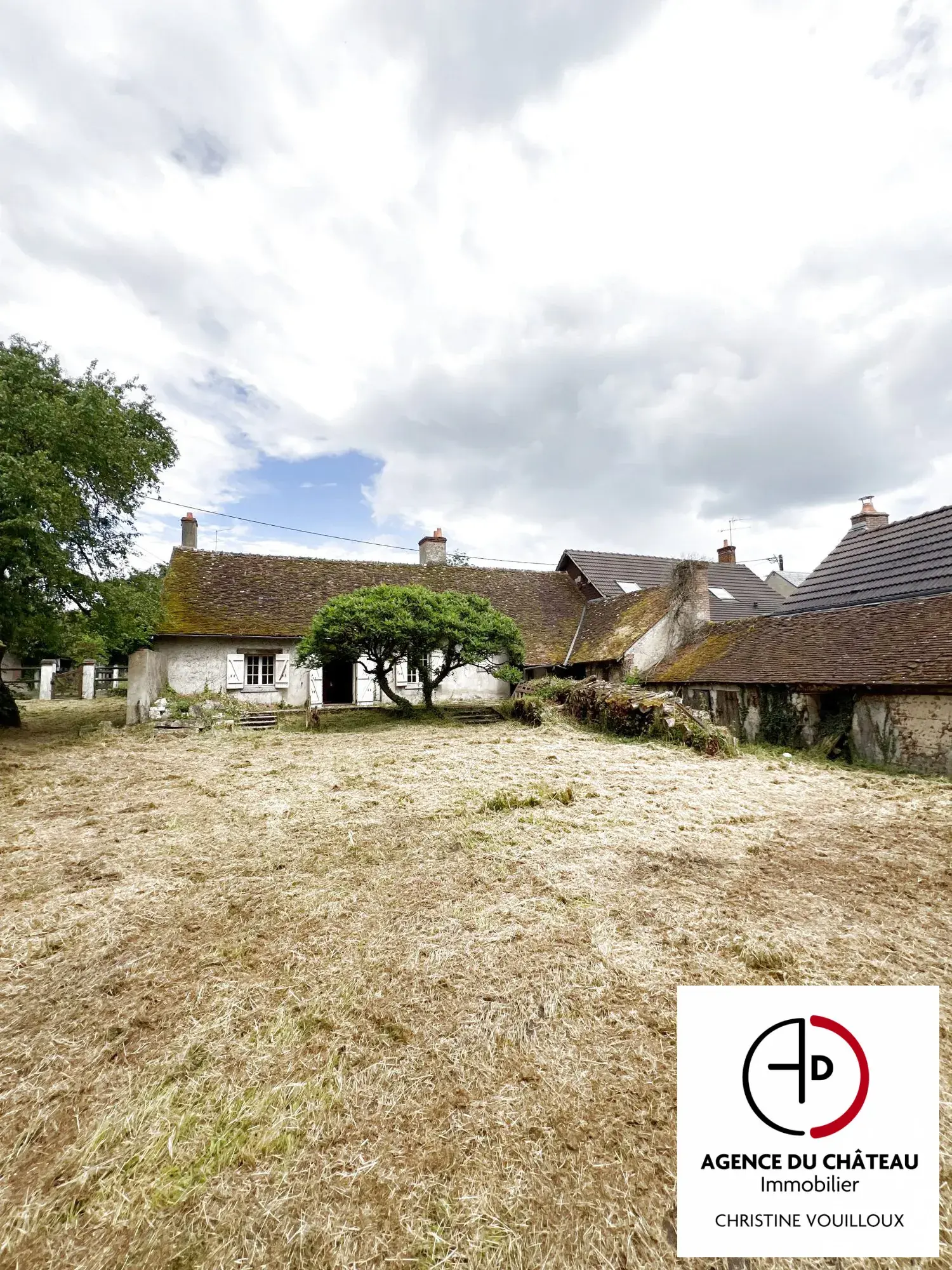 Ferme ancienne à rénover sur terrain de 4022 m² aux Bordes 