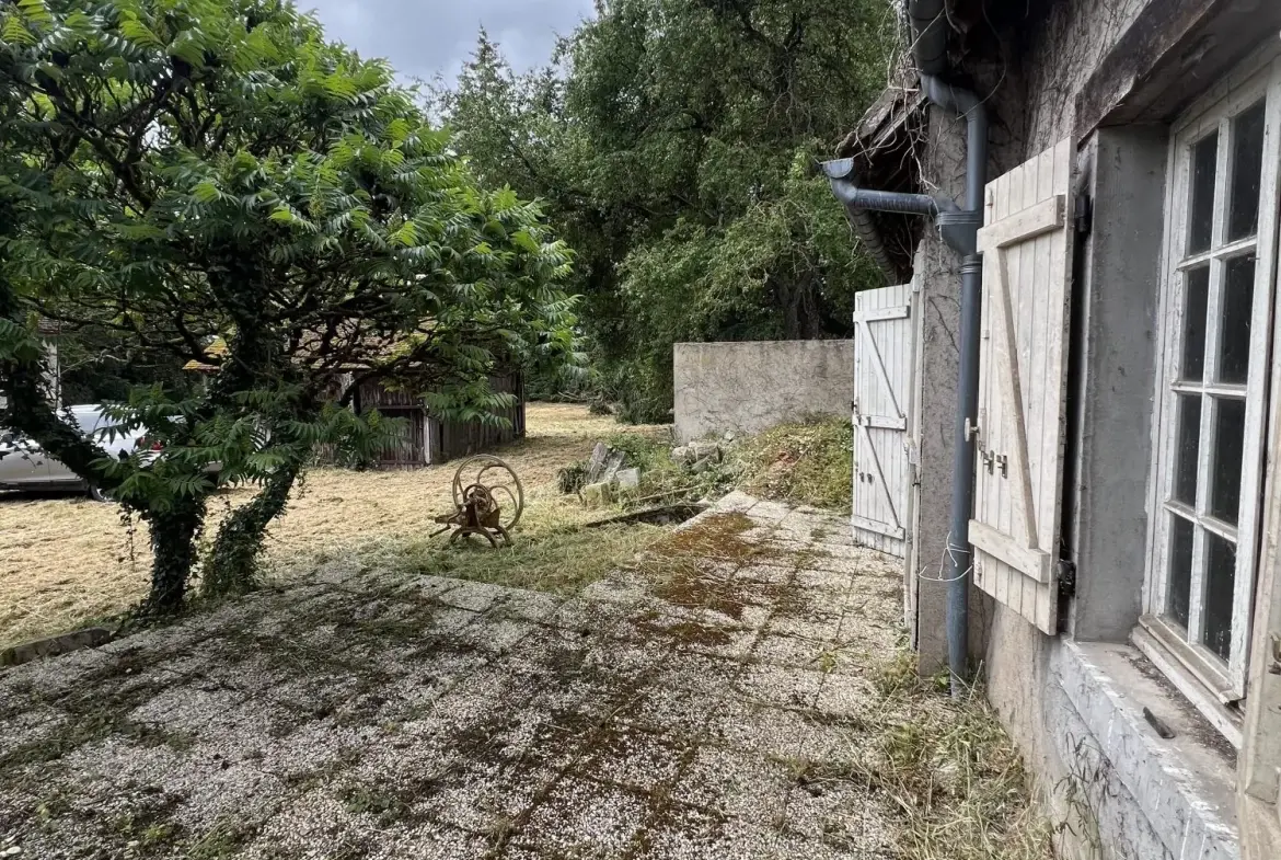 Ferme ancienne à rénover sur terrain de 4022 m² aux Bordes 