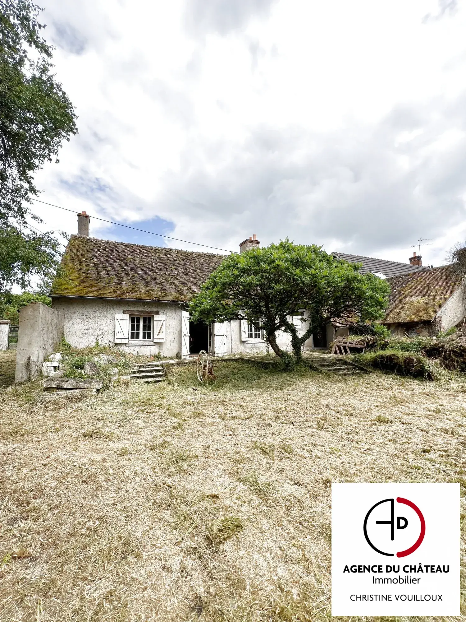 Ferme ancienne à rénover sur terrain de 4022 m² aux Bordes 