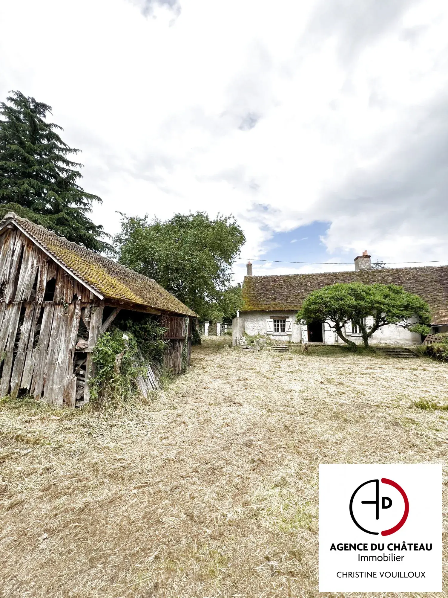 Ferme ancienne à rénover sur terrain de 4022 m² aux Bordes 