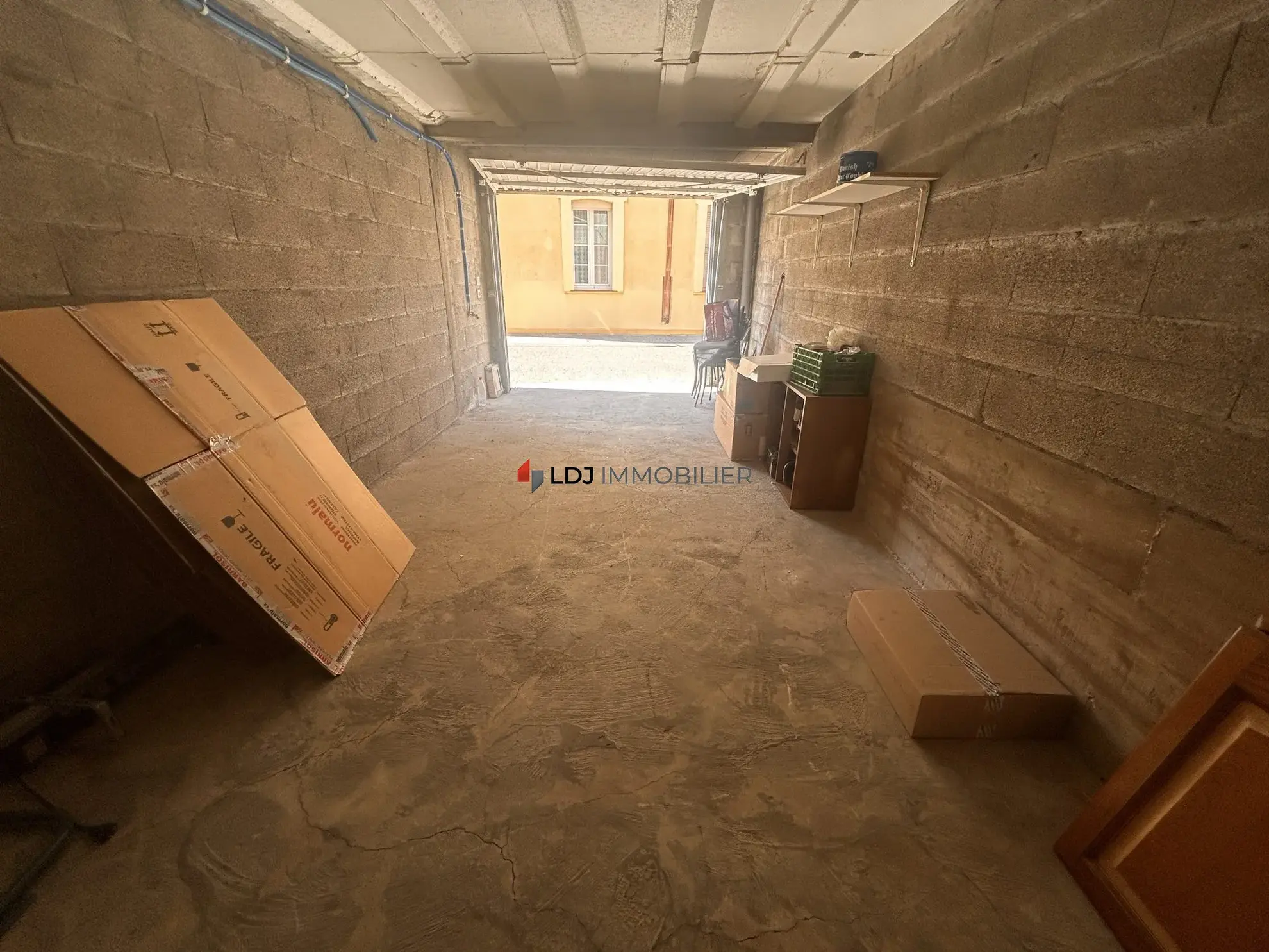 Garage 21,3 m² avec eau et électricité à Argelès-sur-Mer 