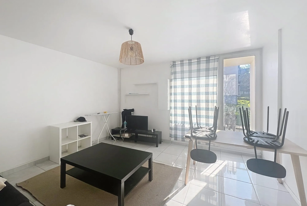 Investissez dans un appartement T4 rénové avec balcon et cave à Saint-Brieuc 