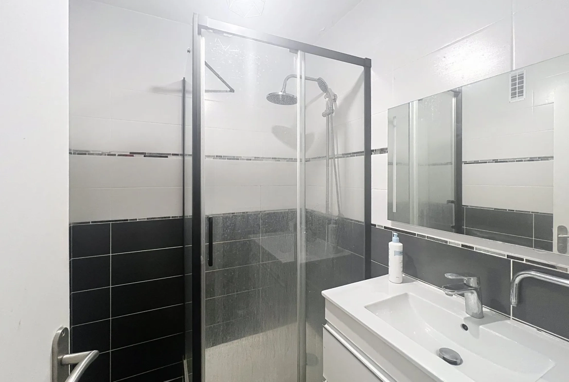 Investissez dans un appartement T4 rénové avec balcon et cave à Saint-Brieuc 