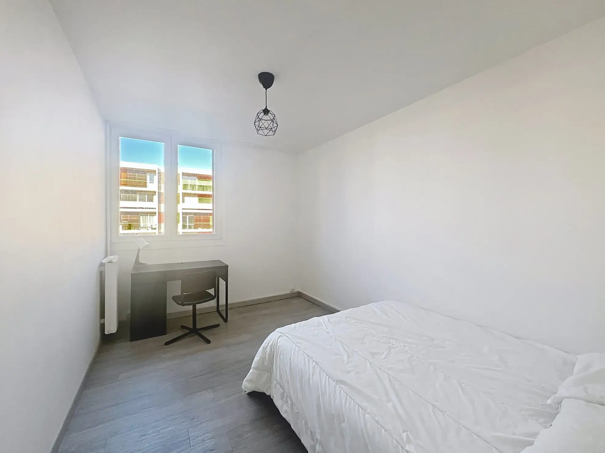 Investissez dans un appartement T4 rénové avec balcon et cave à Saint-Brieuc 
