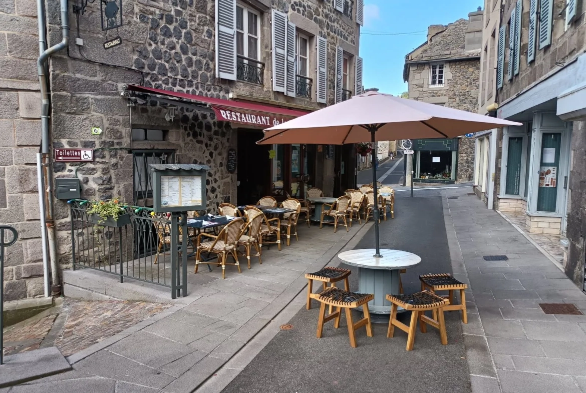 Fonds de commerce bar-restaurant avec logement à Murat, Cantal - Affaire à saisir 