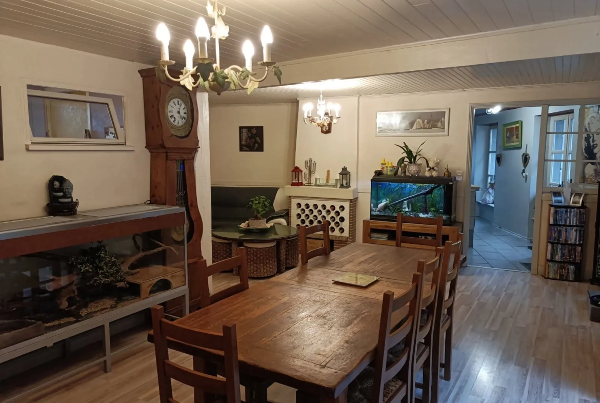 Fonds de commerce bar-restaurant avec logement à Murat, Cantal - Affaire à saisir 