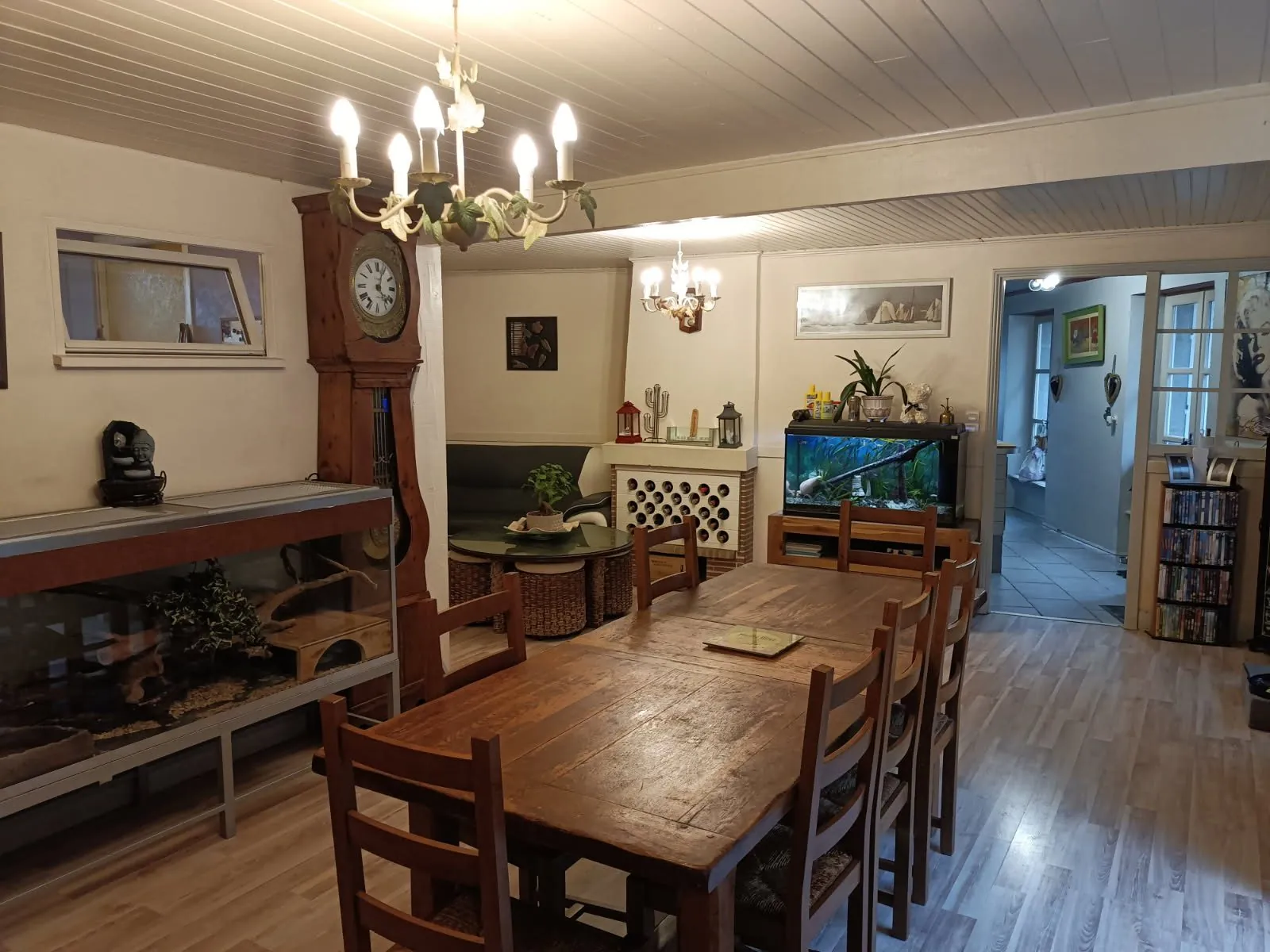 Fonds de commerce bar-restaurant avec logement à Murat, Cantal - Affaire à saisir 