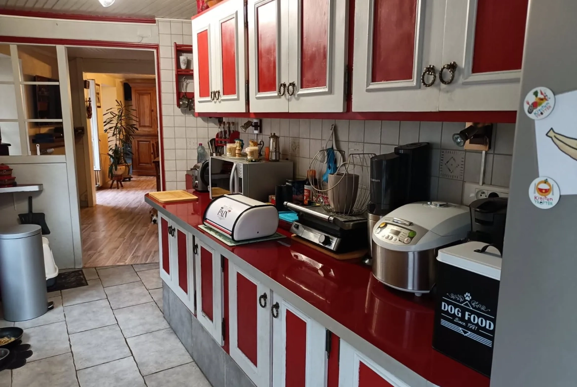 Fonds de commerce bar-restaurant avec logement à Murat, Cantal - Affaire à saisir 