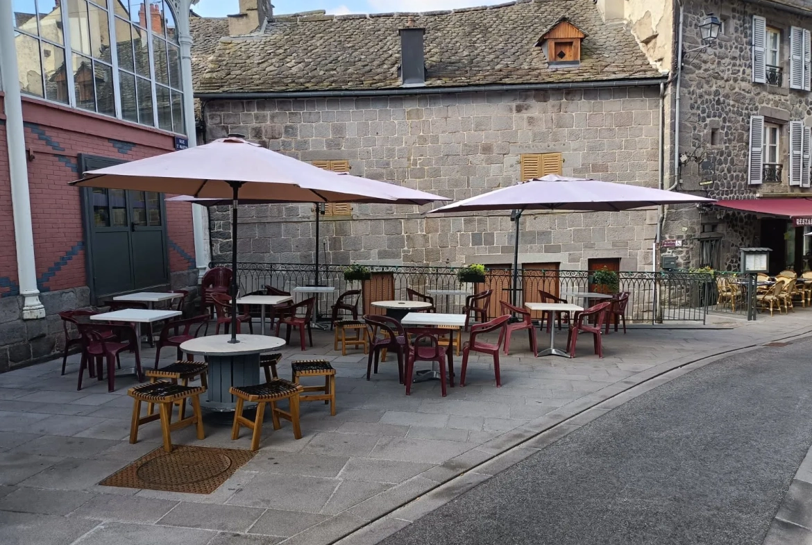 Fonds de commerce bar-restaurant avec logement à Murat, Cantal - Affaire à saisir 