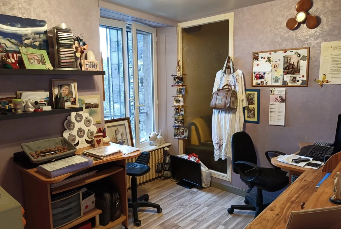 Fonds de commerce bar-restaurant avec logement à Murat, Cantal - Affaire à saisir 