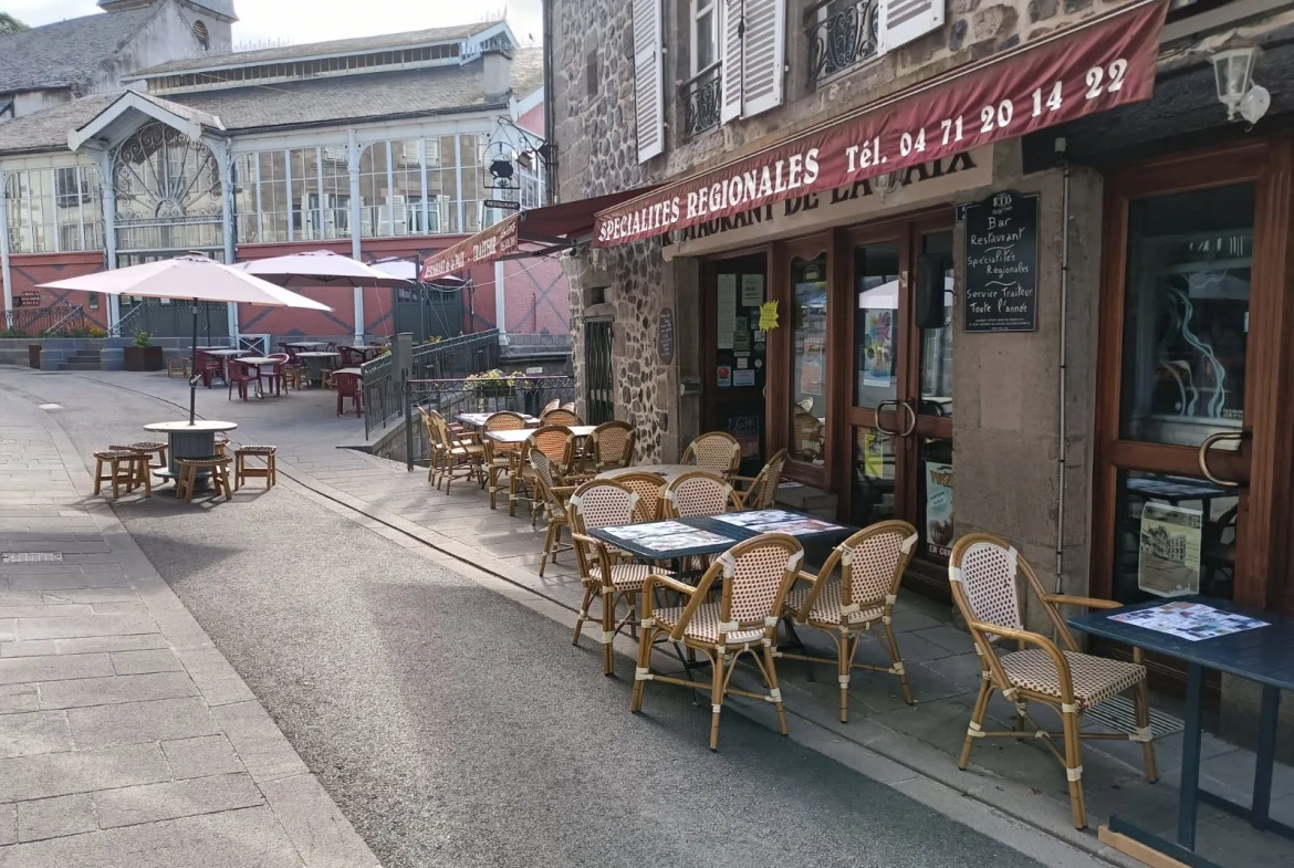 Fonds de commerce bar-restaurant avec logement à Murat, Cantal - Affaire à saisir 