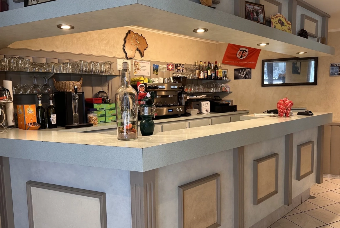 Fonds de commerce bar-restaurant avec logement à Murat, Cantal - Affaire à saisir 