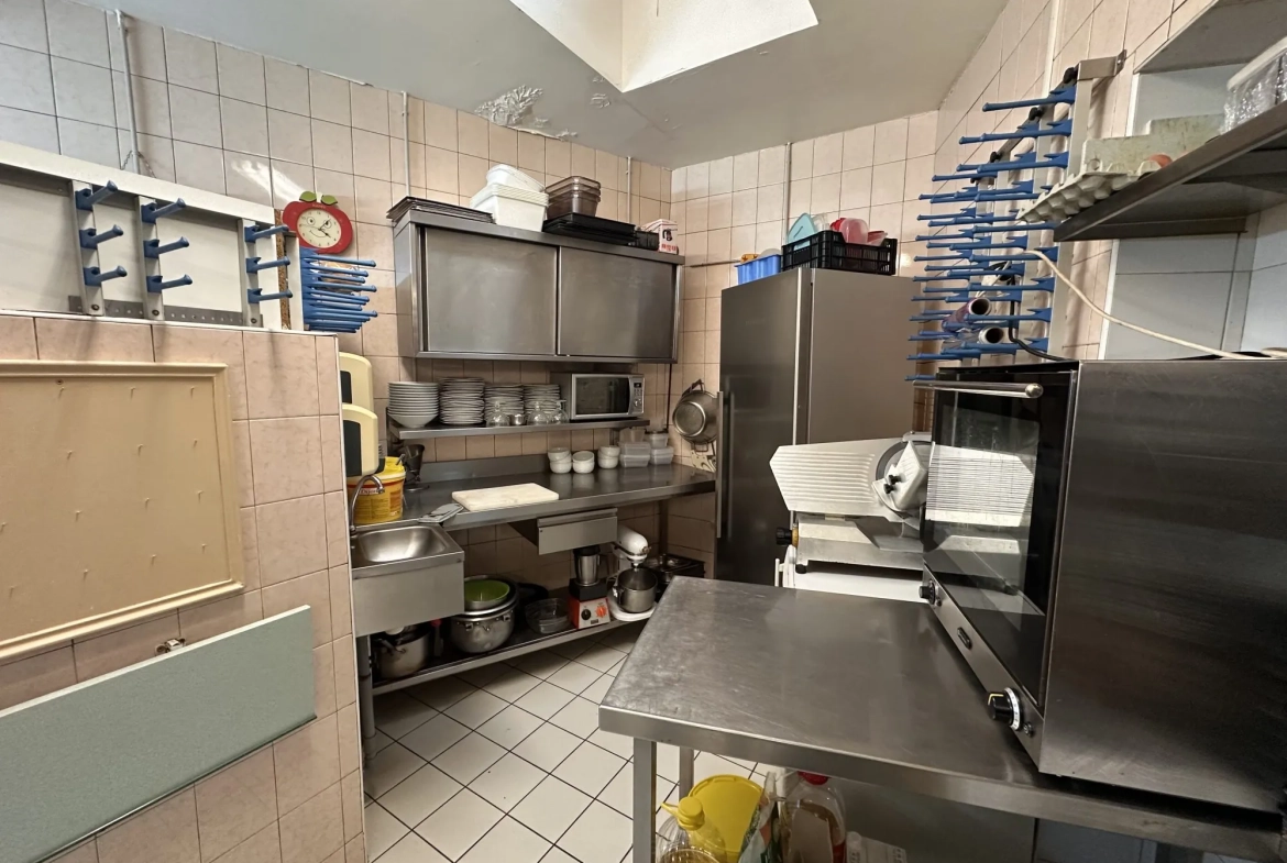 Fonds de commerce bar-restaurant avec logement à Murat, Cantal - Affaire à saisir 