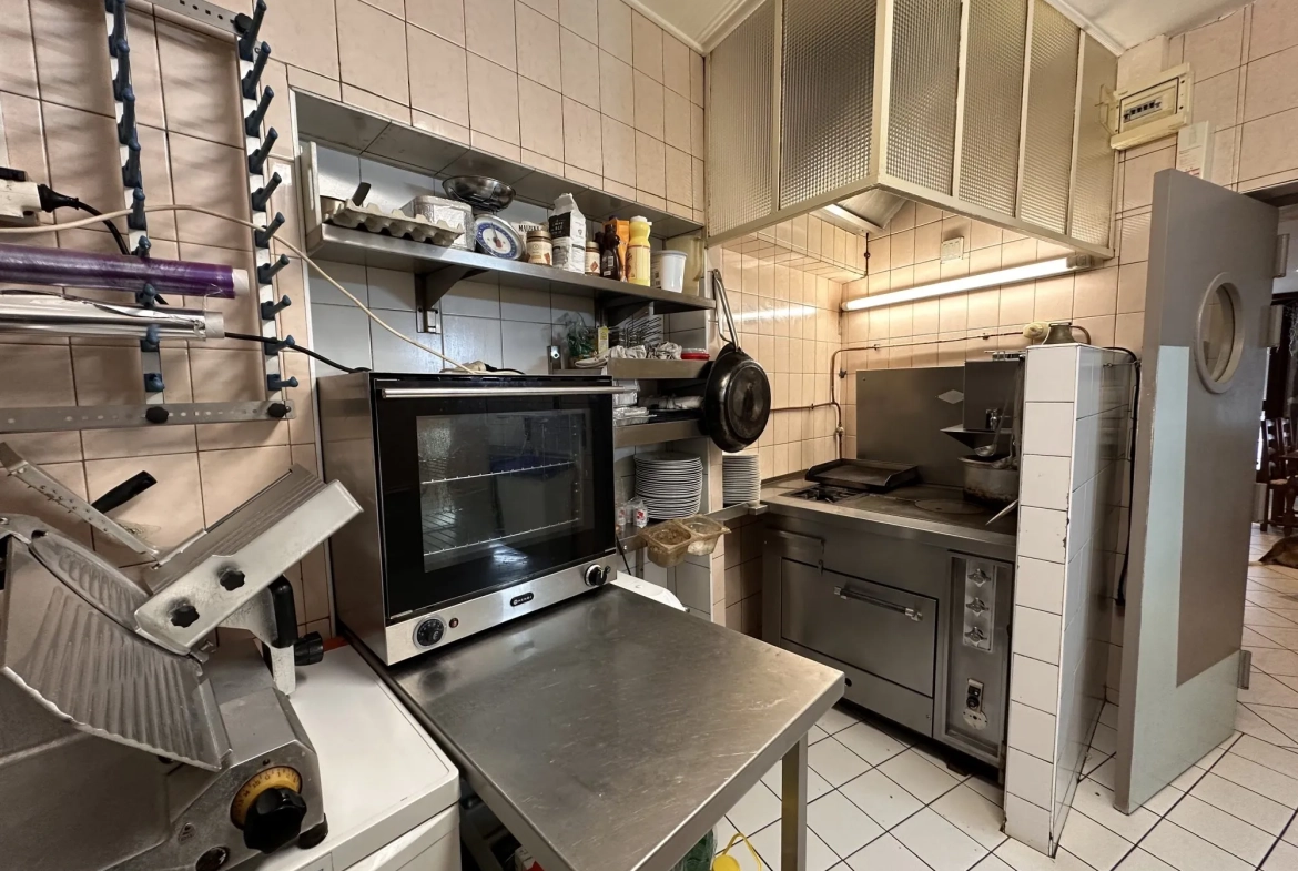 Fonds de commerce bar-restaurant avec logement à Murat, Cantal - Affaire à saisir 