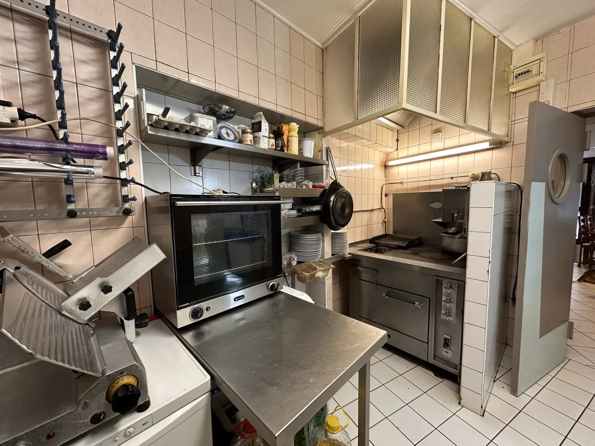 Fonds de commerce bar-restaurant avec logement à Murat, Cantal - Affaire à saisir 