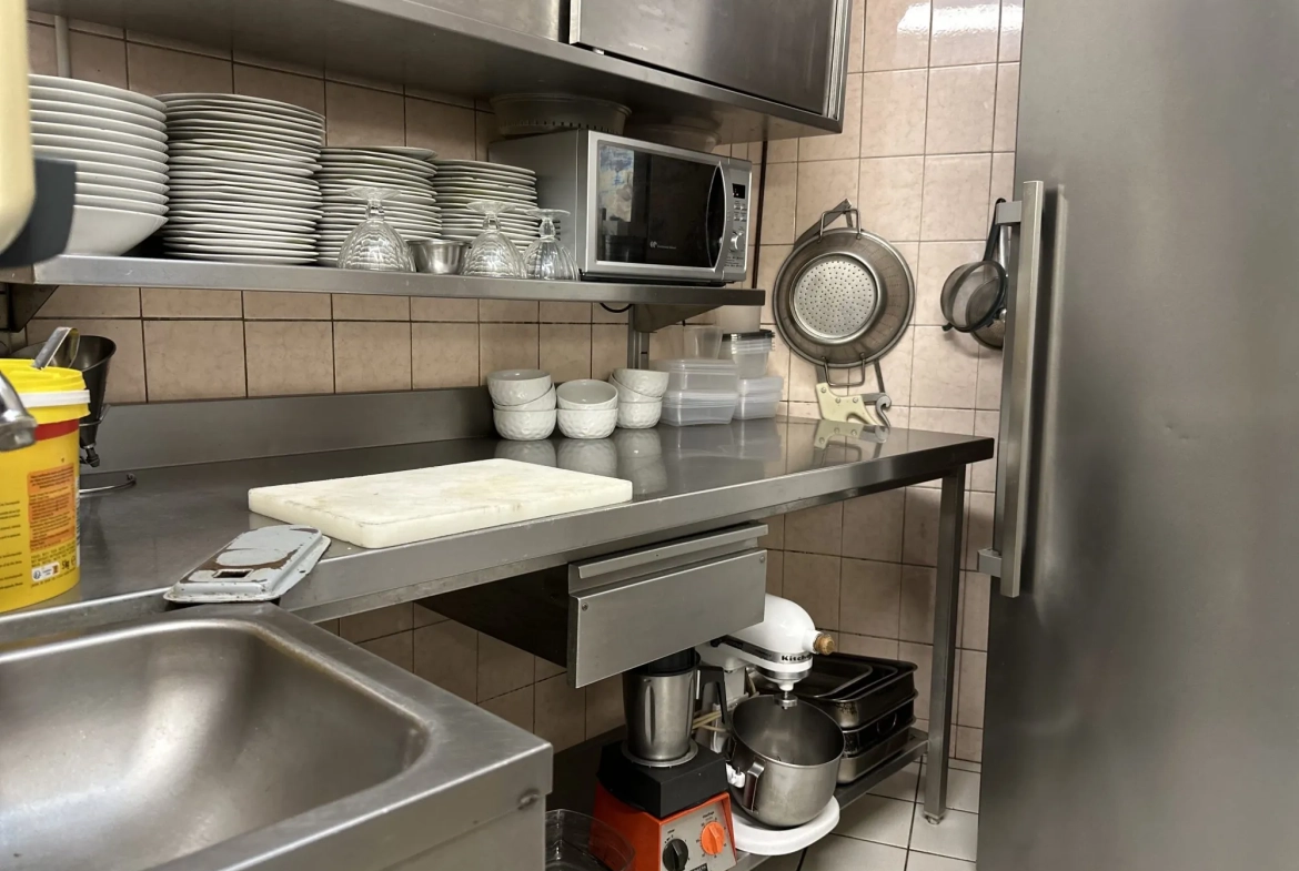 Fonds de commerce bar-restaurant avec logement à Murat, Cantal - Affaire à saisir 