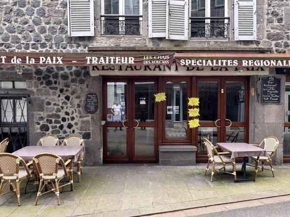Fonds de commerce bar-restaurant avec logement à Murat, Cantal - Affaire à saisir