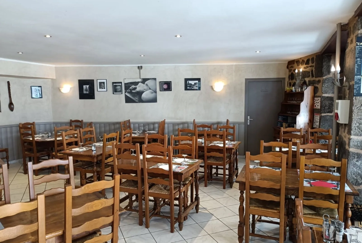 Fonds de commerce bar-restaurant avec logement à Murat, Cantal - Affaire à saisir 