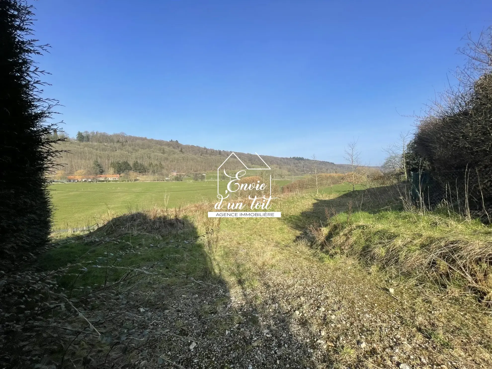 Terrain constructible de 1669 m² avec vue à Montville 