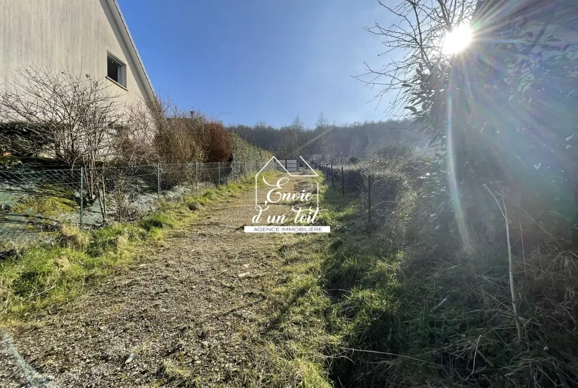 Terrain constructible de 1669 m² avec vue à Montville 