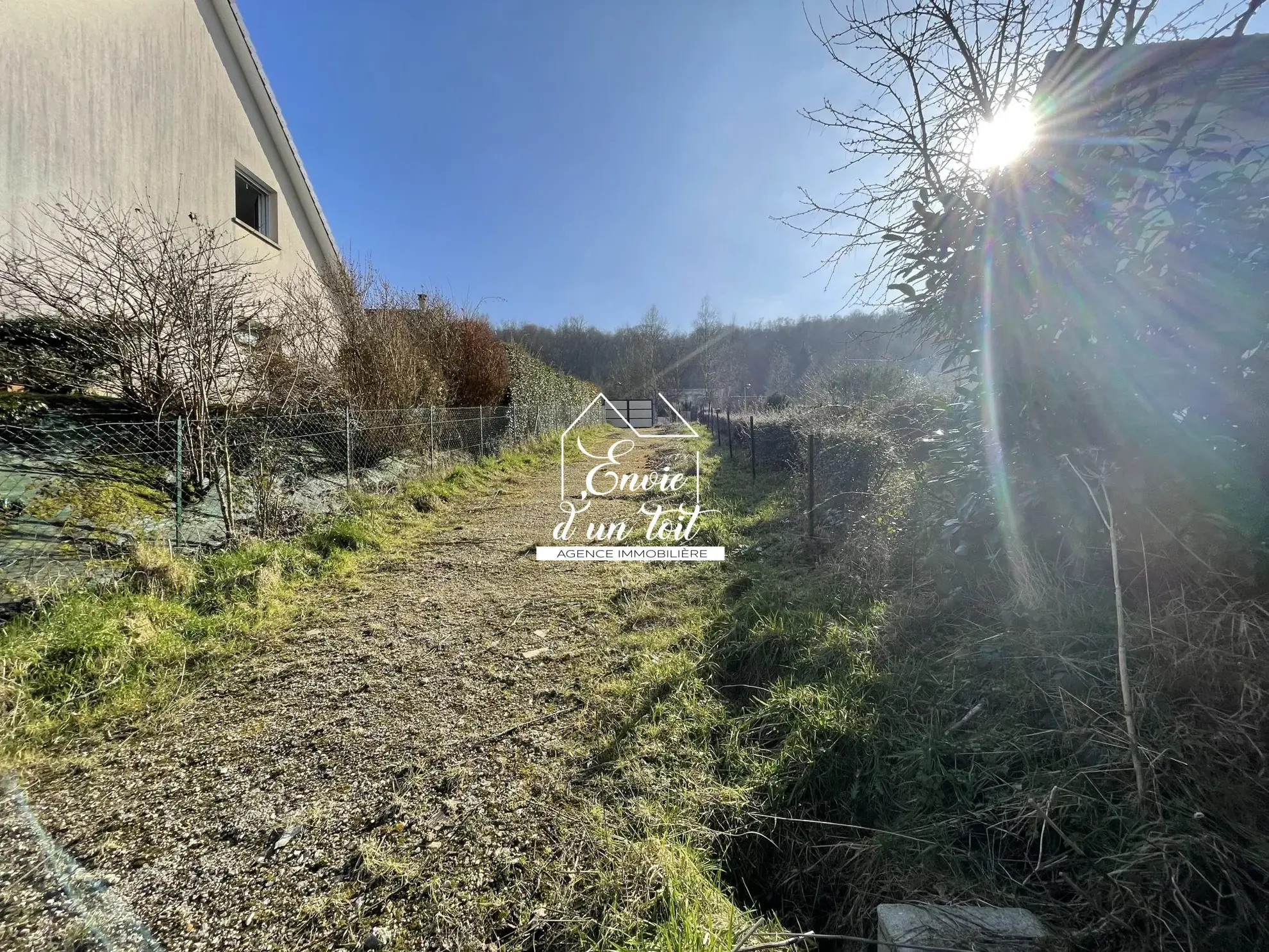 Terrain constructible de 1669 m² avec vue à Montville 