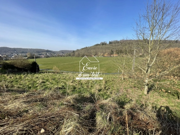 Terrain constructible de 1669 m² avec vue à Montville